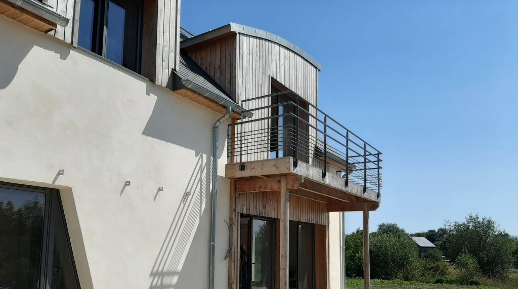 1_maison en chaux-chanvre à Plumaudan_ossature bois_construction eco-responsable_architecture écologique en matériaux naturels